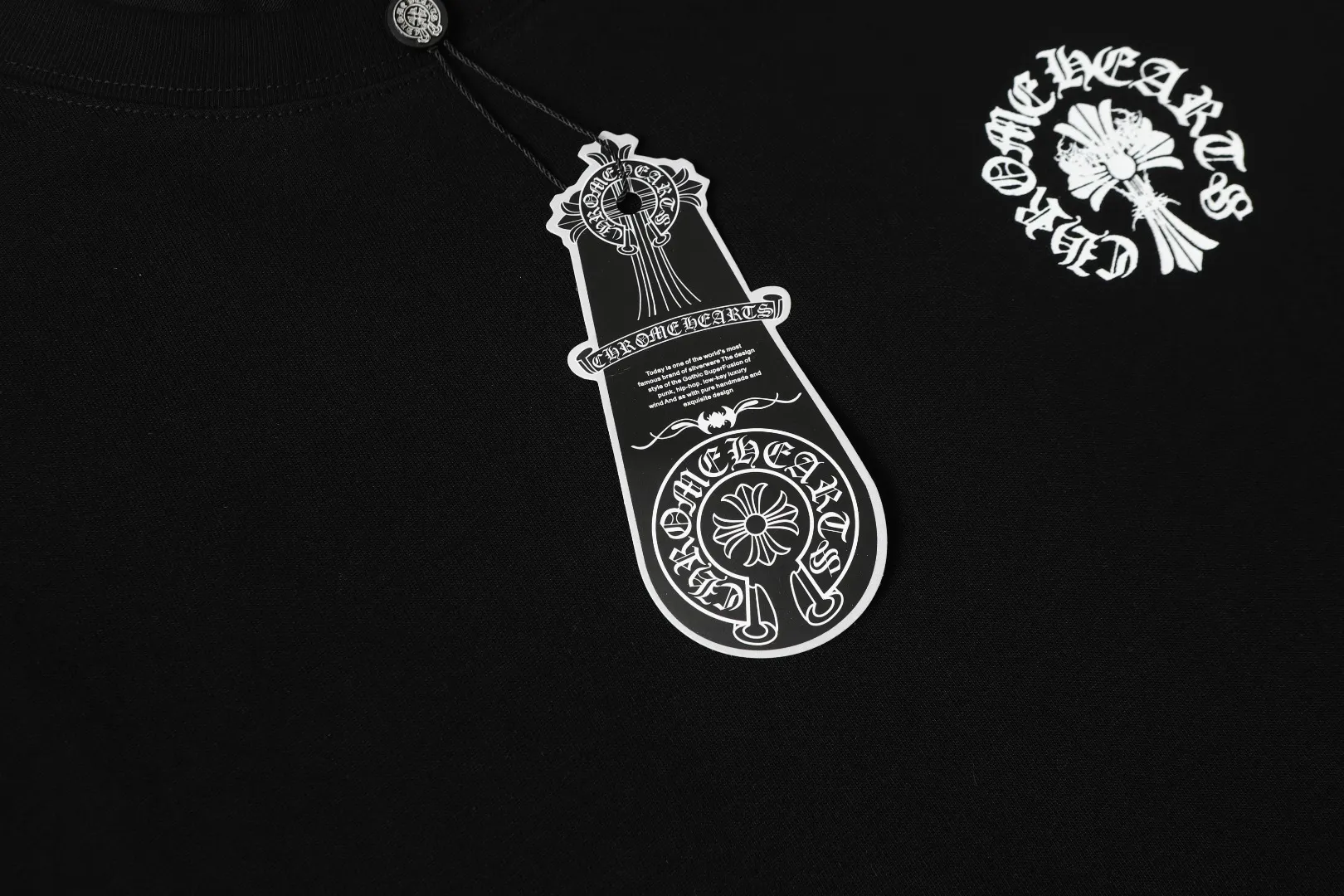 P150 Chrome Hearts* Chrome Hearts are made of 300g double yarn fabric, 1*1 Solona rib, imported digital white ink direct printing, in the perfect blend of fashion and science, a feast of precision and color, high-definition color details, green and environmentally friendly concepts, loose version, same style for men and women. Color: Black White Size: XS S M L